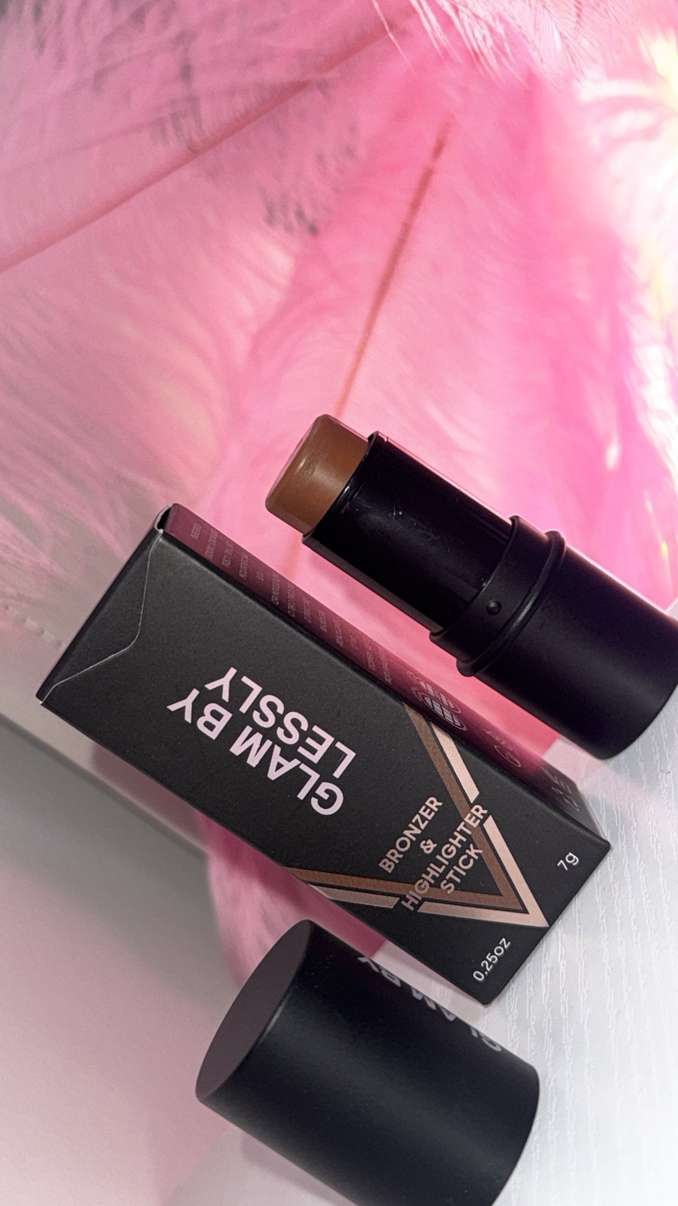 Lessly contour stick