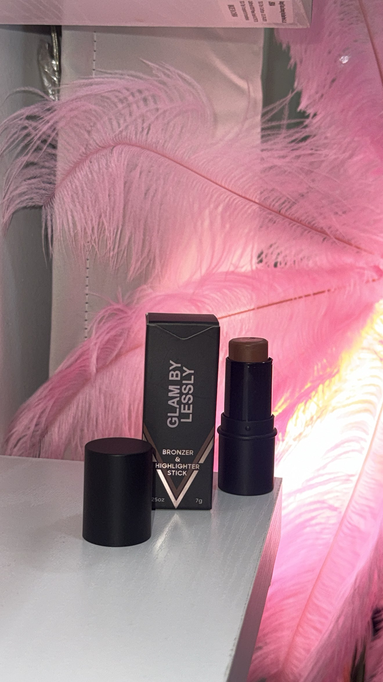 Lessly contour stick