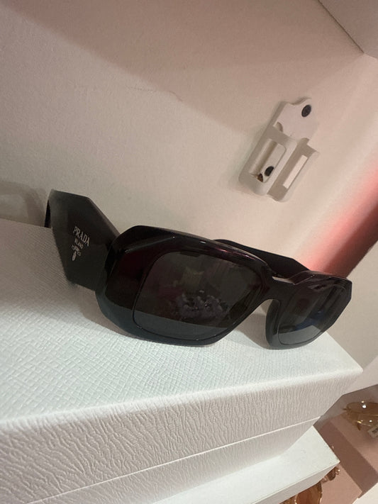 Black Prada classic